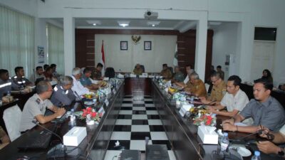 Bupati Asahan pimpin rapat terkait dengan pembangunan tol