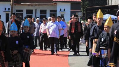 Bupati Pasaman, Benny Utama disambut masyarakat dengan kesenian tradisional di Benteng