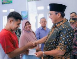 Bupati Pasaman Serahkan Bantuan dari Baznas untuk Korban Puting Beliung di Bonjol