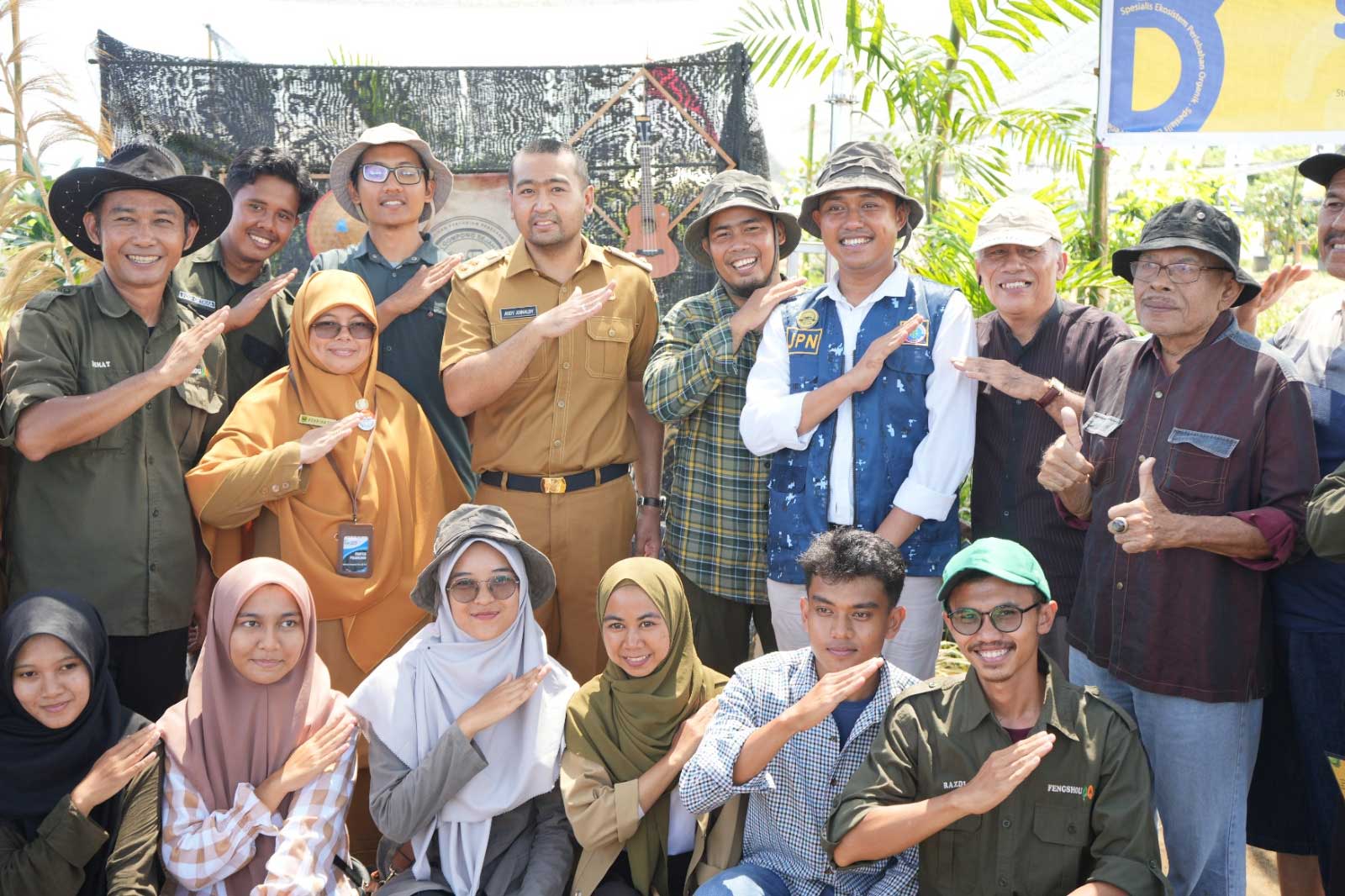 Wakil Gubernur Audy Joinaldy bersama petani milenial dari Kabupaten Solok