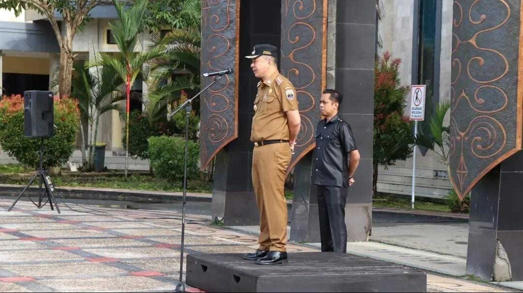 Bupati Kaimana berikan arahan dalam apel