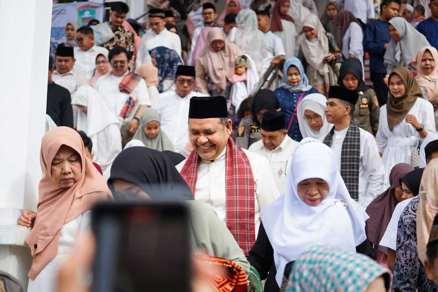 Bupati Solok Salat Idul Adha bersama ribuan warga di Koto Baru