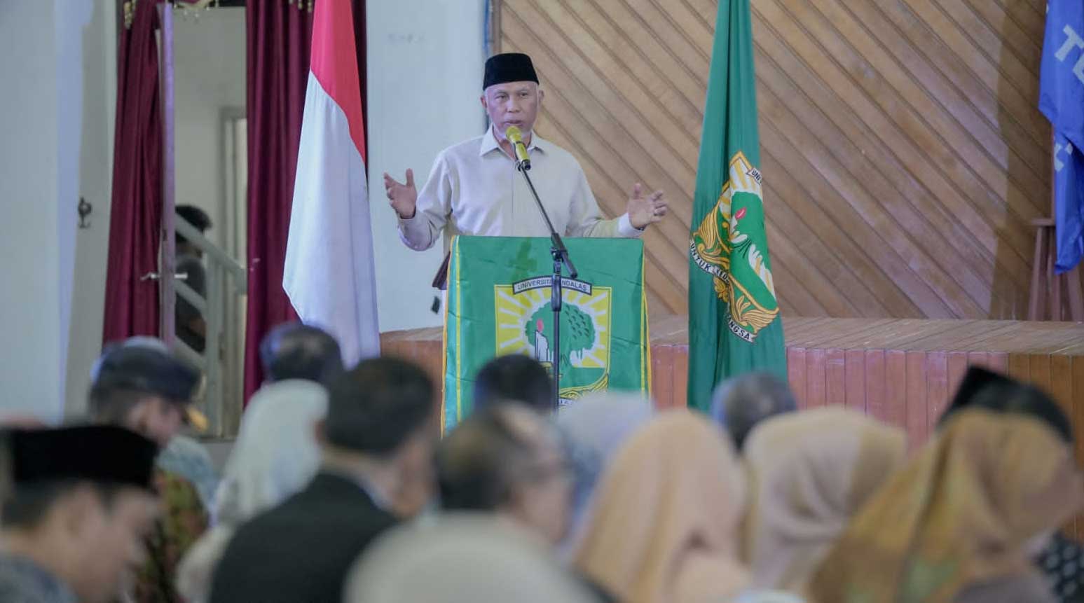 Gubernur Mahyeldi lepas mahasiswa Unand yang laksanakan KKN di daerah