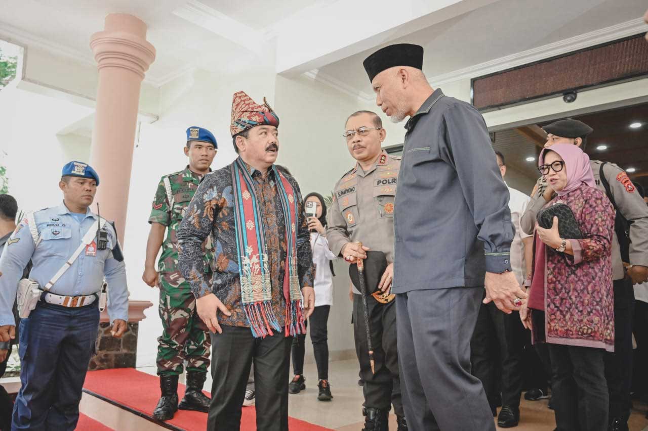 Gubernur Mahyeldi sambut kedatangan Menteri Agraria dan Tata Ruang/Badan Pertanahan Nasional, Hadi Tjahjanto di BIM