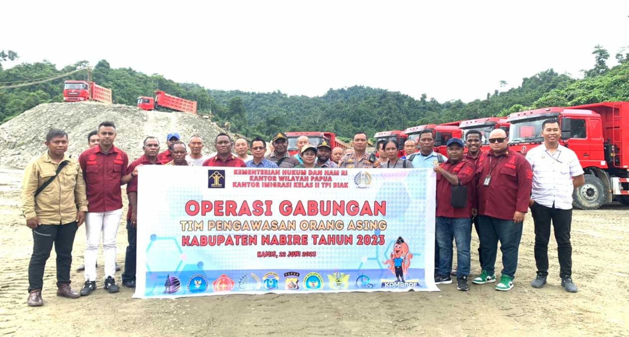 Foto bersama di sela operasi gabungan