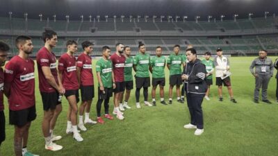 Ketua Umum PSSI berikan arahan pada pemain tim nasional. (pssi)