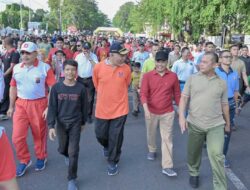 Ribuan Warga Padang Ikut Jalan Santai HUT Bhayangkara
