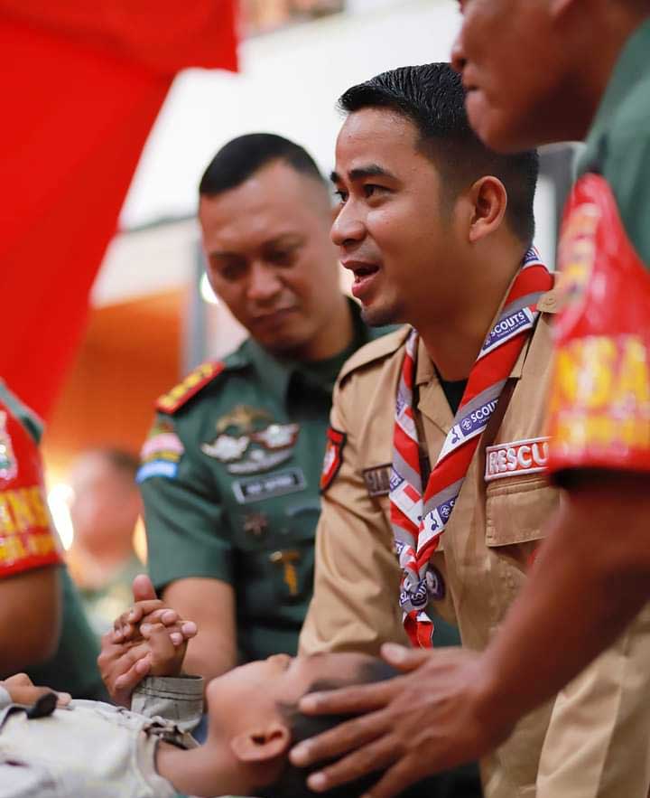 Wakil wali kota dan jajaran Kodim 0309/Solok bersama peserta khitanan massal