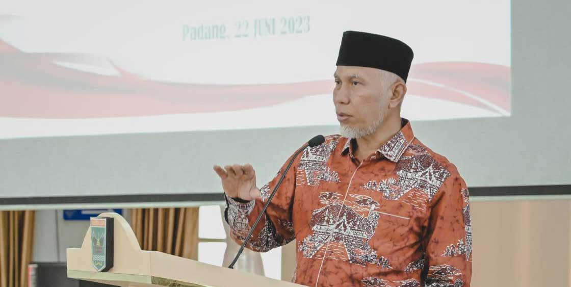 Gubernur Mahyeldi