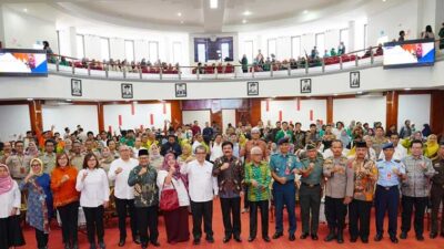 Foto bersama usai kuliah umum