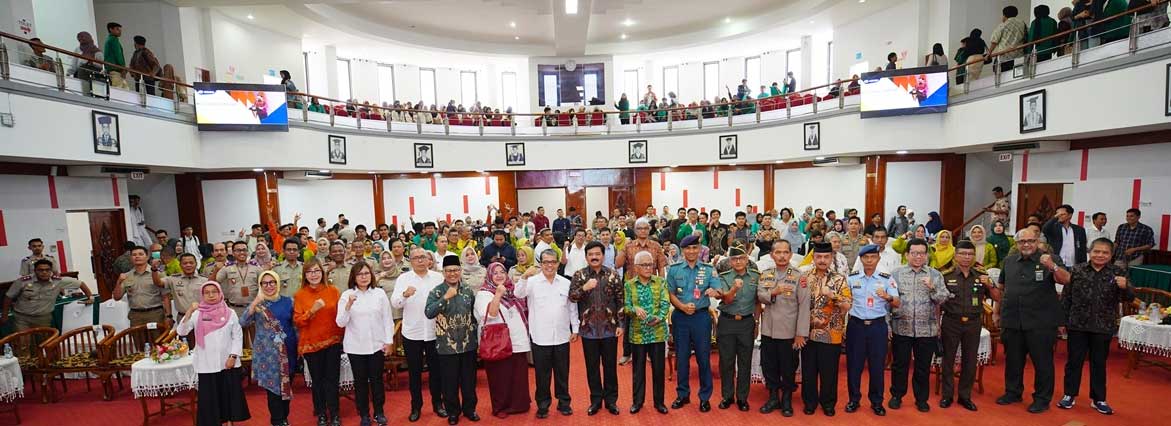 Foto bersama usai kuliah umum