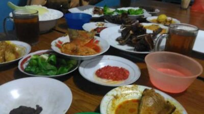 Ratusan Meter Saja dari Kantor Bupati Solok, Makan di Sini Lamak Bana
