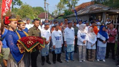 Pejabat disambut masyarakat di World Surf League (WSL) Krui Pro 2023