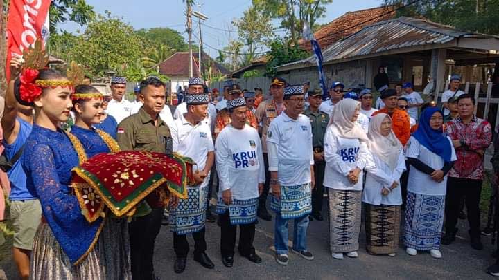 Pejabat disambut masyarakat di World Surf League (WSL) Krui Pro 2023