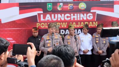 Kapolda Riau berikan keterangan pers.