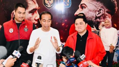 Presiden Joko Widodo menyampaikan keterangannya kepada awak media di Stadion Utama Gelora Bung Karno, Jakarta, Senin (19/6/2023) usai laga Indonesia dengan Argentina. (Biro Pers Presiden)