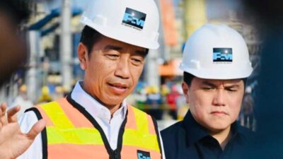 Presiden Joko Widodo menjawab pertanyaan awak media usai melakukan peninjauan pabrik smelter PT Freeport Indonesia, Selasa (20/8/2023). (BPMI Setpres)