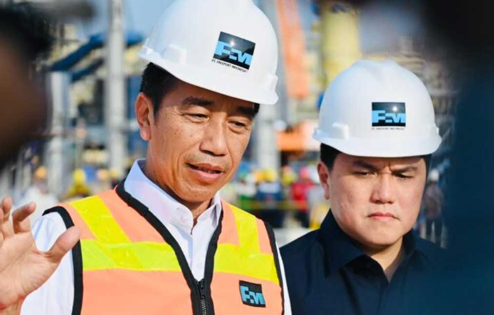 Presiden Joko Widodo menjawab pertanyaan awak media usai melakukan peninjauan pabrik smelter PT Freeport Indonesia, Selasa (20/8/2023). (BPMI Setpres)