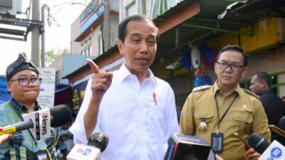 Presiden Joko Widodo menyampaikan keterangannya di hadapan awak media usai meninjau Pasar Parungpung, Kabupaten Bogor, Jawa Barat, Rabu (21/6/2023). (presidenri.go.id)