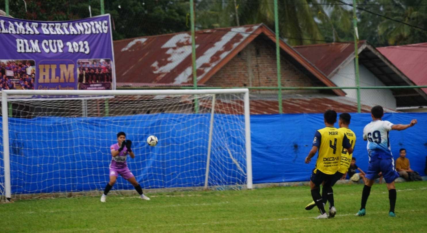 Pertandingan perdana HLM Cup 2023 di lapangan Rambatan, Kecamatan Rambatan, Tanah Datar, Selasa (6/6/2023). (prokopim)