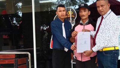 Korban dan kuasa hukum perlihatkan bukti laporan ke Polda Sumut
