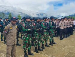 Satgas Yonif 721/Makkasau Ikut Apel di Pemkab Lanny Jaya
