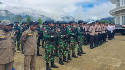 Satgas Yonif 721/Makkasau Ikut Apel di Pemkab Lanny Jaya