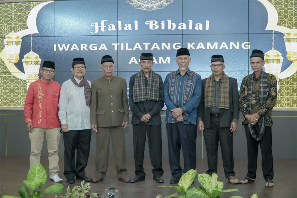 Gubernur Mahyeldi bersama pengurus Iwarga di gubernuran Padang, Minggu (4/6/2023). (pemprov)