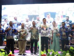 Pidato Malam Puncak HUT Kaimana ke-20, Bupati Freddy Thie Sampaikan Indahnya Toleransi 5 Pidato Malam Puncak HUT Kaimana ke-20, Bupati Freddy Thie Sampaikan Indahnya Toleransi