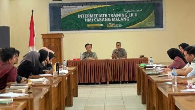 Wakil Bupati Kaimana sampaikan materi dalam forum intermediate training (LK II) Himpunan Mahasiswa Islam (HMI) Cabang Malang yang diselenggarakan di Balai Pertanian Kota Malang, Jumat (24/6/2023).
