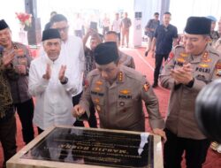 Wakapolri Resmikan Masjid Rosna dan Letakkan Batu Pertama Pembangunan Pesantren di Kampar