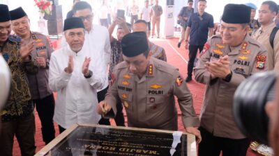 Wakapolri Resmikan Masjid Rosna dan Letakkan Batu Pertama Pembangunan Pesantren di Kampar