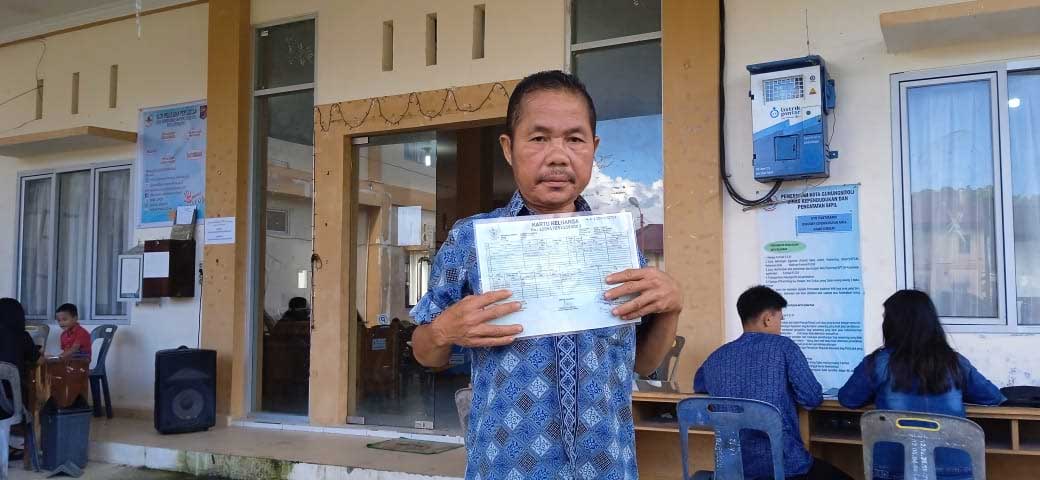 Warga desa yang di data kependudukan tercatat sudah meninggal, tapi masih hidup
