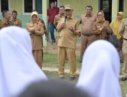 Gubernur Sumbar Terenyuh Ketika Melihat Kondisi SMK Kesehatan Akabiluru