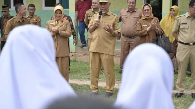 Gubernur Sumbar Terenyuh Ketika Melihat Kondisi SMK Kesehatan Akabiluru