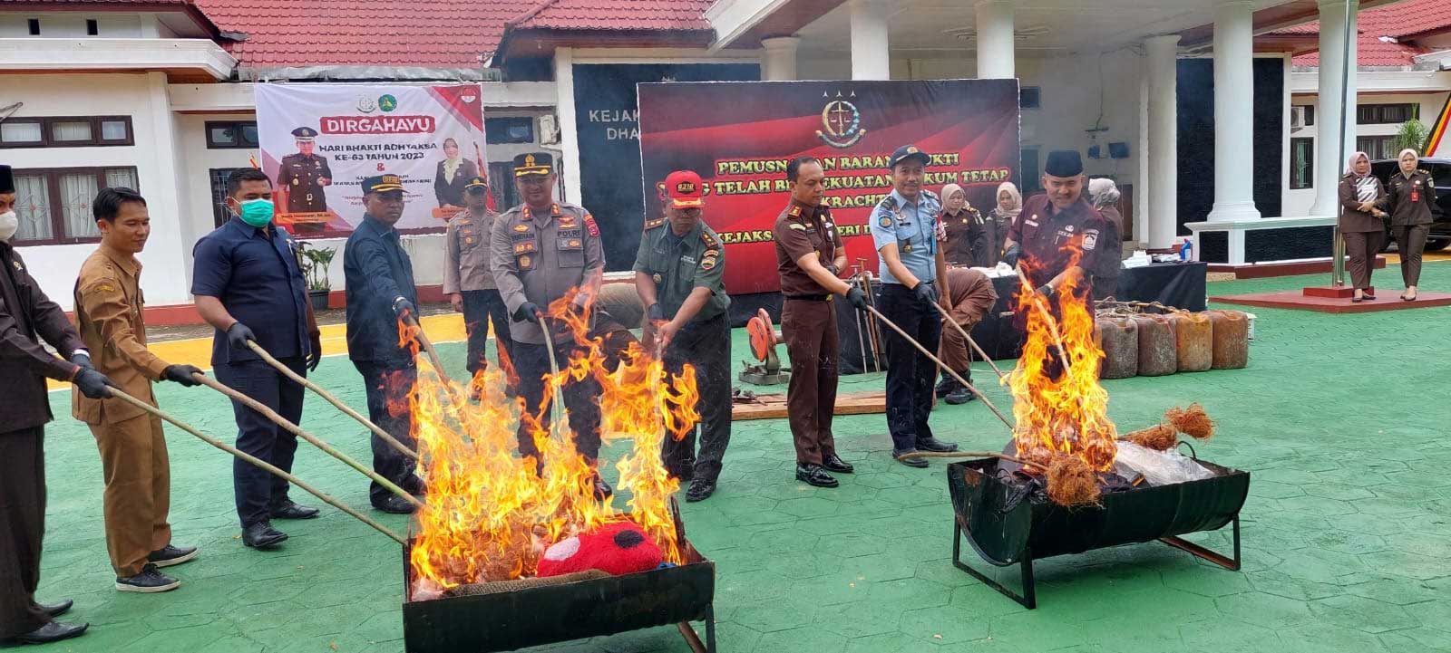 Pemusnahan barang bukti tindak pidana yang telah berkekuatan hukum tetap di Kejari Dharmasraya