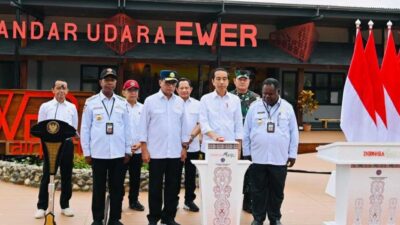 Presiden Joko Widodo meresmikan Bandar Udara Ewer di Kabupaten Asmat, Provinsi Papua Selatan, Kamis (6/7/2023). (BPMI Setpres)