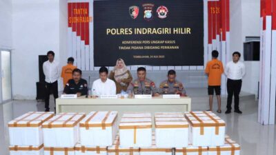 Polres Inhil berikan keterangan pers terkait pengungkapan penyeludupan benih lobster. (riau.go.id)