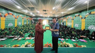 Bupati Kaimana, Freddy Thie dan pimpinan pondok pesantren