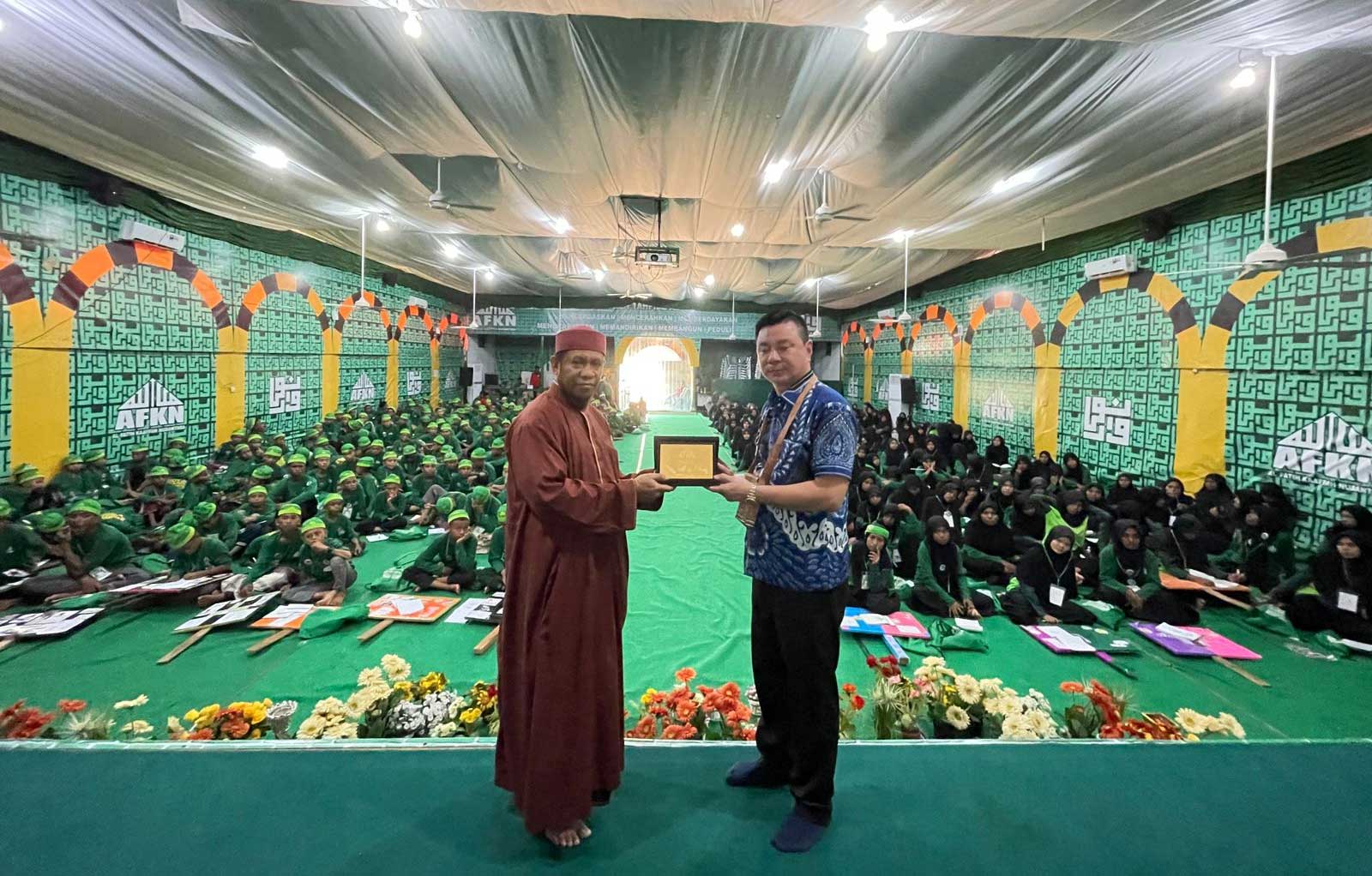 Bupati Kaimana, Freddy Thie dan pimpinan pondok pesantren
