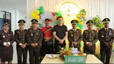 Bupati Freddy Thie beri kejutan pada Kejaksaan Negeri Kaimana