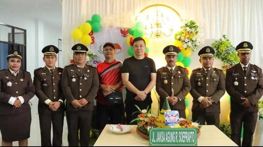 Bupati Freddy Thie beri kejutan pada Kejaksaan Negeri Kaimana