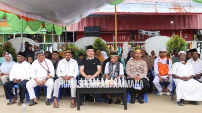 Bupati Freddy Thie dan Wakil Bupati Hasbullah Furuada dan jajaran forkopimda bersama masyarakat ikuti prosesi adat