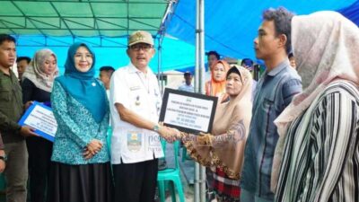 Serahkan Bantuan pada Korban Kebakaran di Pekon Penengahan, Ini Harapan Bupati Pesisir Barat