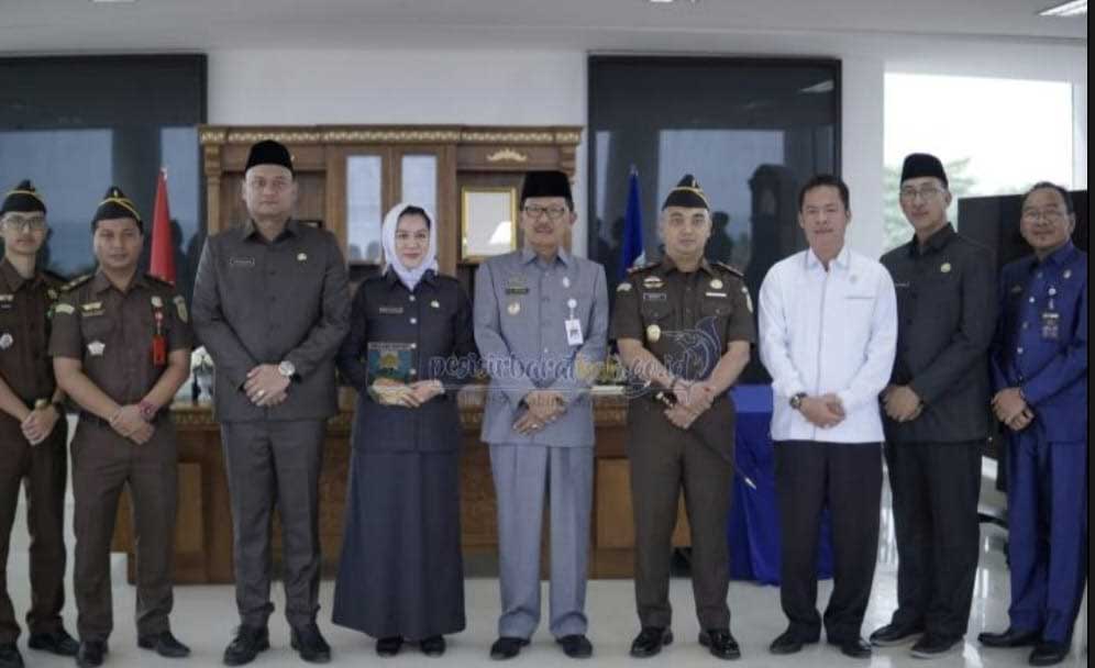 Foto bersama usai pelantikan