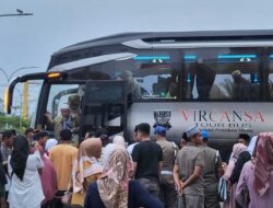 Jemaah Disambut Keluarga, Diantar Bus Vircansa dari Asrama Haji 7 Jemaah Disambut Keluarga, Diantar Bus Vircansa dari Asrama Haji