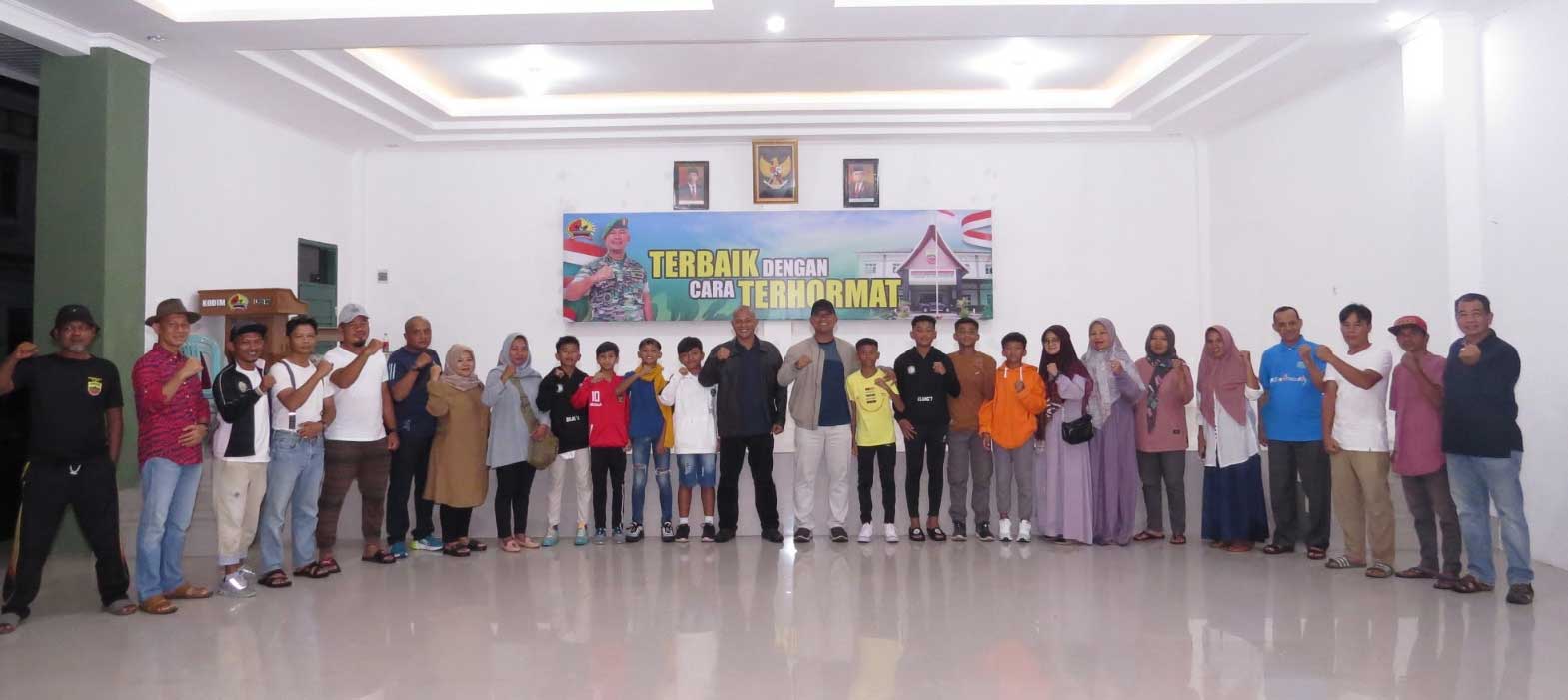 Foto bersama jelang tim dilepas bertanding ke Jogyakarta.