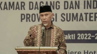 Gubernur Mahyeldi