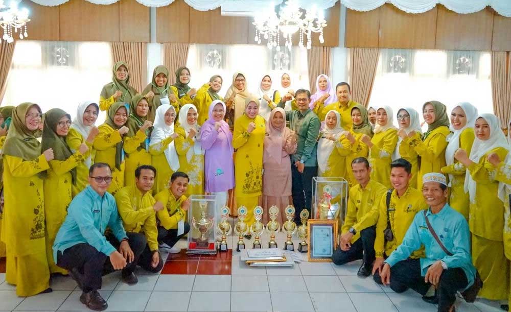 Tim Penggerak dan kader PKK Kabupaten Solok