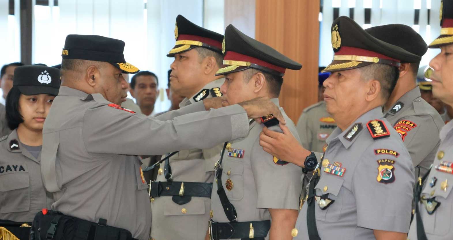 Kapolda Papua Irjen Mathius D. Fakhiri pimpin upacara serah terima jabatan Dirintelkam, Dirlantas dan Kapolres Nduga, Senin (10/7/2023)